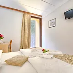 فندق Maslinica Hedera 4*