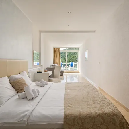 فندق Hedera - Maslinica & 4*